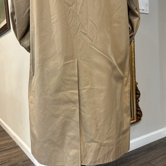Authentic Burberry trench coat with removable inside liner - Picture 6 of 16